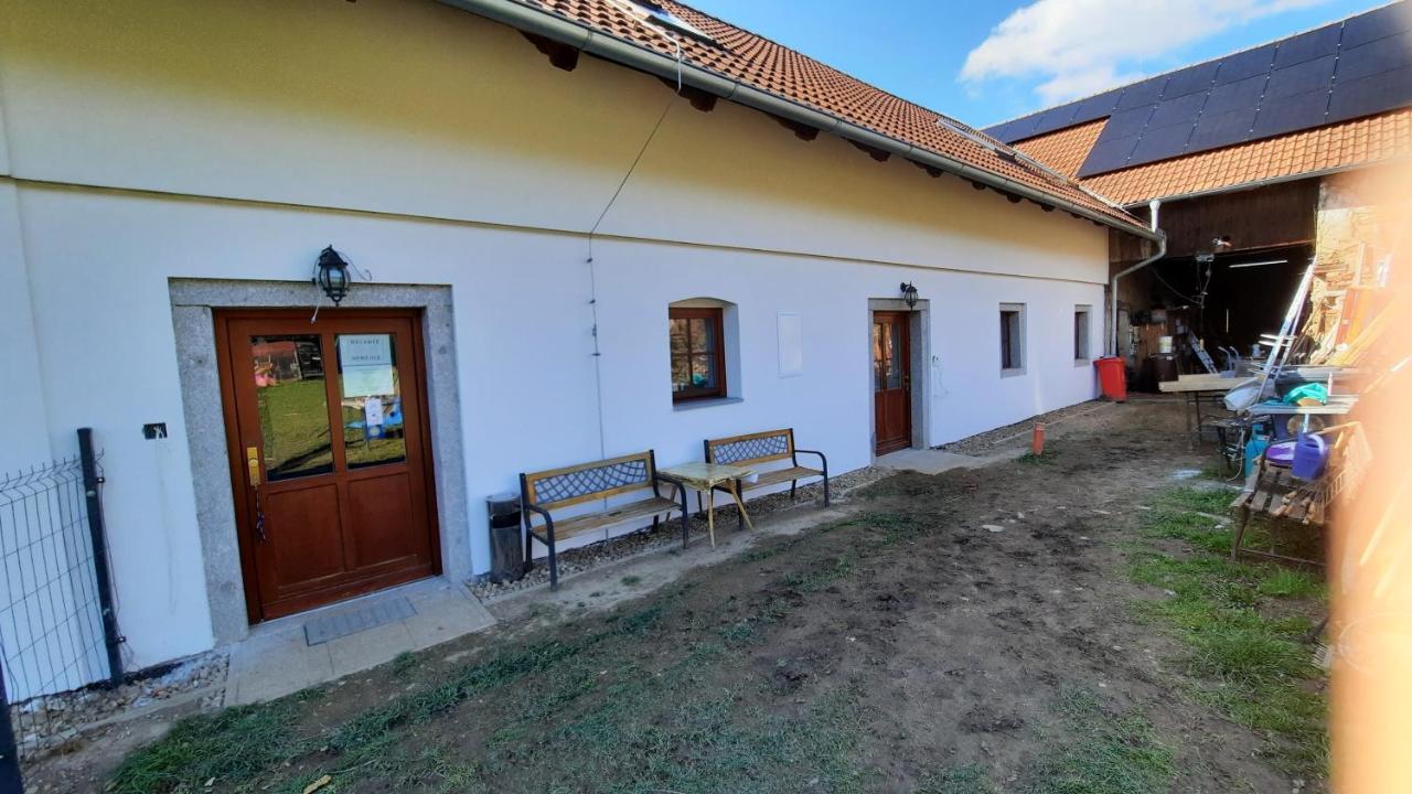 Podkrovi V Jihoceskem Statku Nemejice Luaran gambar