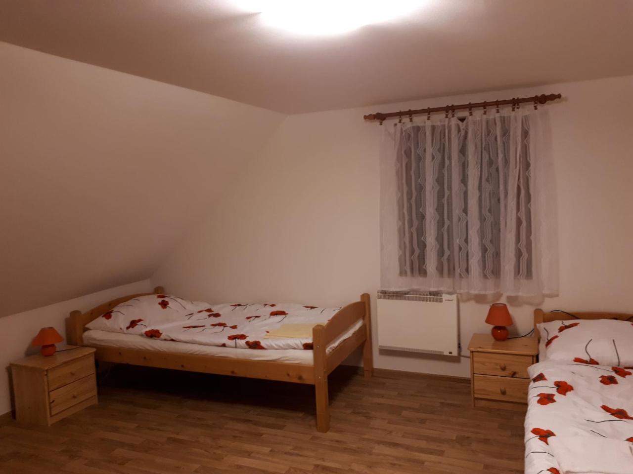 Podkrovi V Jihoceskem Statku Nemejice Luaran gambar
